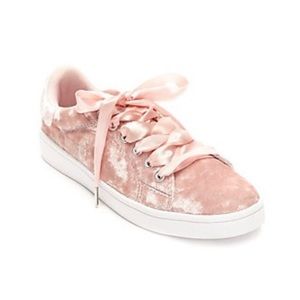 🍄Sugar Velvet/Ribbon sneakers size 6
